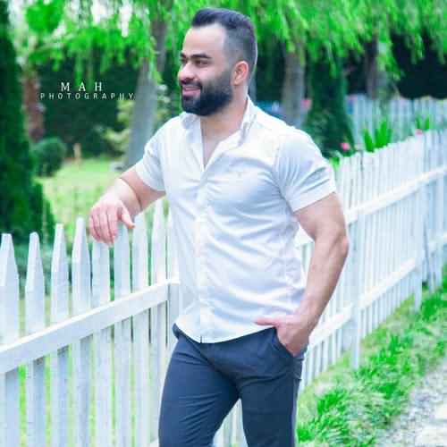 ولی قاسمی بس کن واست فرقی نداره اشکام بریزه دونه دونه